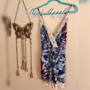 🌺Floral Romper by Kinnucans Size Large🌺